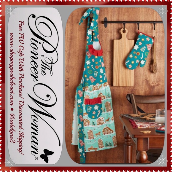 Last Set 🌺 New 2022 Pioneer Woman Christmas Apron, Pot Holder & Oven Mitt Set - Picture 7 of 10